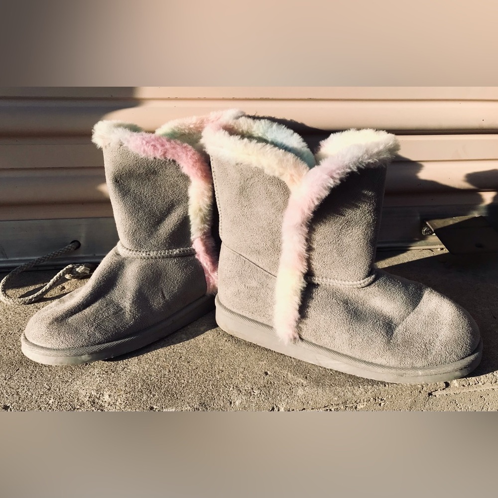Girls FabKids Ugg Style Tulip Hem Gray Fuzzy Winter Boots, Size 3
